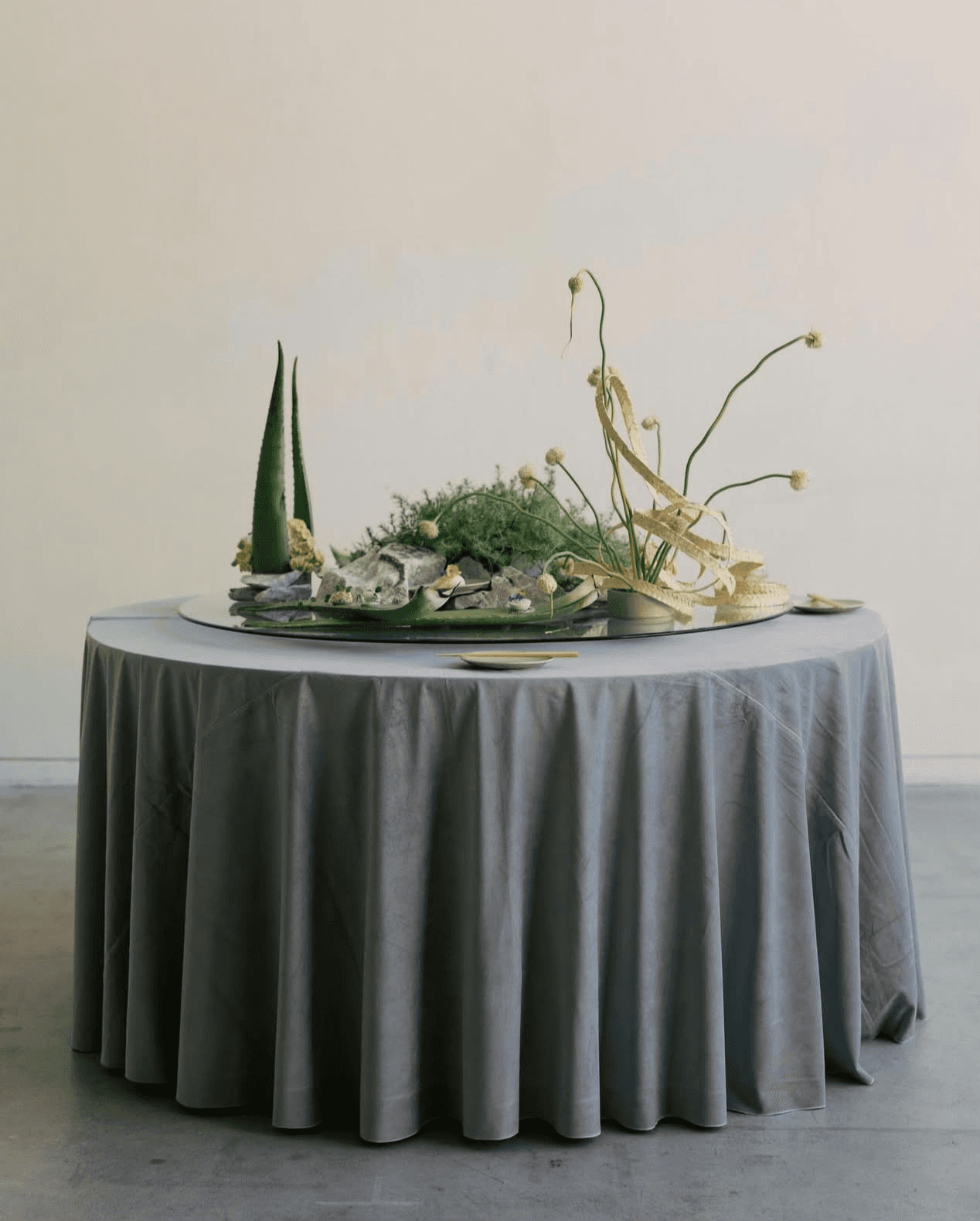 Styled banquet round